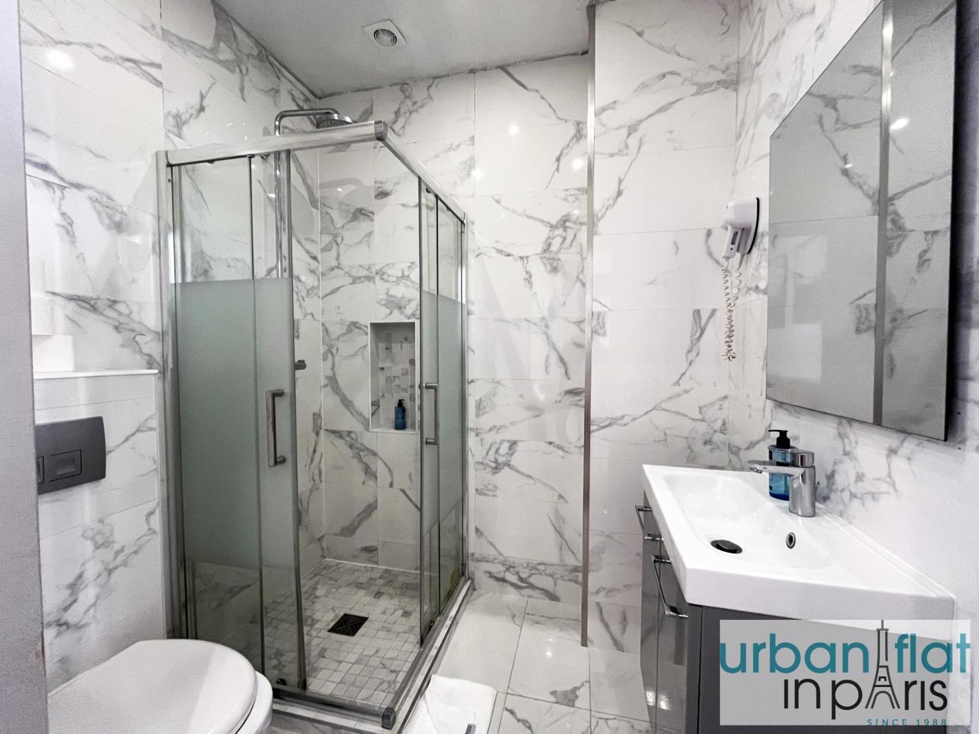 44 - Pretty 2 Bdr Flat In Appartement *
